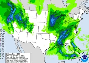 Clima severo amenaza los vuelos y viajes por carretera en todo EU