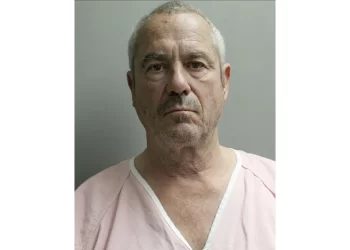 Padre mata a su hijo por error y quema el cuerpo