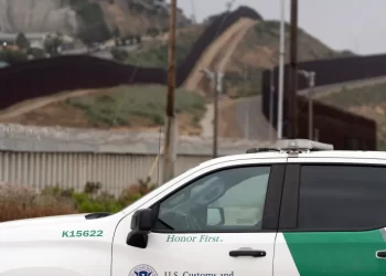 Agente Fronterizo Atropella a Migrante en la Frontera