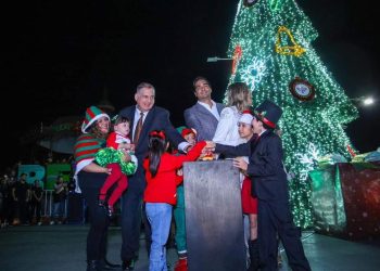 ¡Es hoy! Ven a encender el pino navideño en la plaza principal Miguel Hidalgo de Reynosa