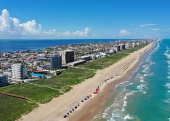 Una cálida Navidad atrae a visitantes a la Isla del Padre
