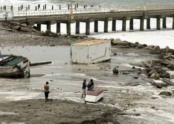 Perú cierra 91 puertos y anuncia “respuesta contundente” ante impacto de fuerte oleaje