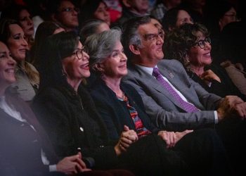 Premian Américo y María de Villarreal a los voluntarios del año