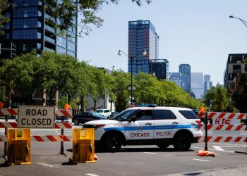 Tres muertos y cinco heridos en tiroteo masivo en Chicago