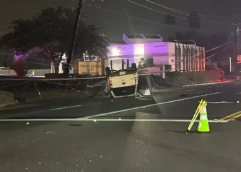 Vuelca y provoca cierre en Harlingen