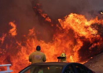 Incendio Palisades arrasa casi 3,000 acres y obliga a miles a evacuar