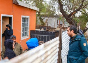 A pesar del frío familias reciben ayuda del Gobierno de Reynosa