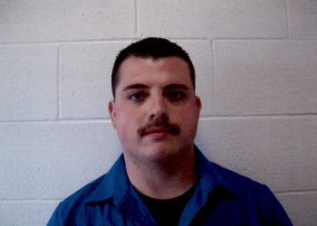 Exsubdelegado que simuló redada de drogas es condenado a casi 4 años en una prisión federal