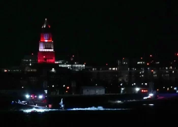 Avión comercial se estrella contra aeronave en aeropuerto de Washington