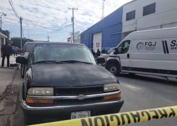 Asesinan a hombre en su camioneta en la Longoria