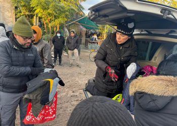 Lleva Gobierno de Reynosa programa de becas municipales y 500 chamarras a vecinos de Leyes de Reforma