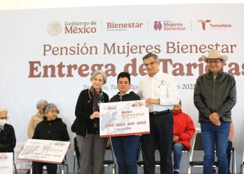 Entrega Américo Villarreal tarjetas del programa “Mujeres Pensión Bienestar”