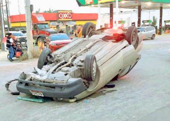 Vuelca auto en carretera Río Bravo-Reynosa