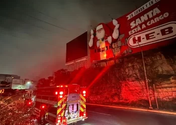 Tres incendios movilizan a cuerpos de rescate en el área metropolitana de Monterrey