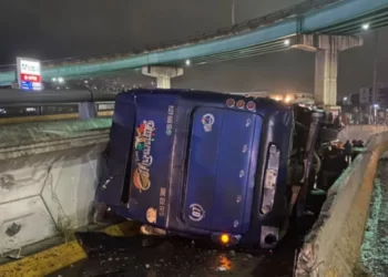 Accidente en Monterrey: Autobús turístico deja 15 heridos