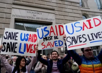 Protestan contra Trump por desmantelar USAID