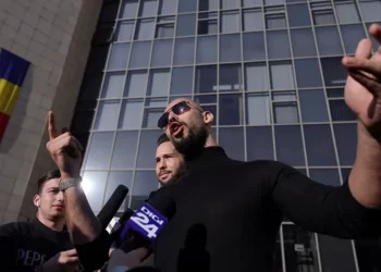 Andrew Tate viaja a Florida en medio de investigación por trata de personas