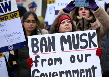 Trump impulsa despidos masivos en el gobierno federal