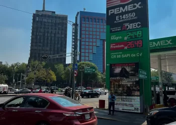 Precio de la gasolina podría toparse hasta 24 pesos por litro