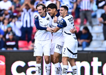 Rayados no tuvo piedad y en menos de media hora le pasó por encima a Querétaro