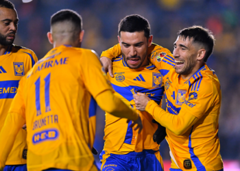 Tigres goleó a Xolos para arrebatarle el liderato al América