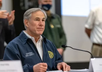 Texas enfrenta clima extremo: frío, incendios y riesgo de inundaciones