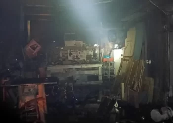 Incendio en plaza comercial de Apodaca provoca desalojo de 84 personas