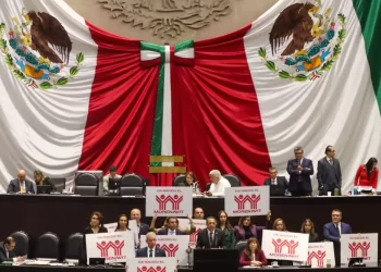 Consuma Morena reforma a Ley del Infonavit; ahorros de trabajadores van para construcción de viviendas