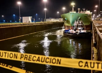 Naufraga embarcación con 19 migrantes en Panamá; autoridades buscan sobrevivientes