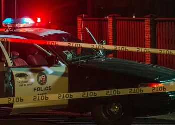 Un policía muere y otras cinco personas resultan heridas en tiroteo en hospital de EU