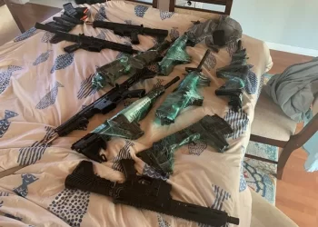 Desarticulan red de tráfico de armas en Cleveland