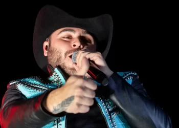 Cantante Gerardo Ortiz admite que colaboró y dio conciertos a narcos mexicanos 