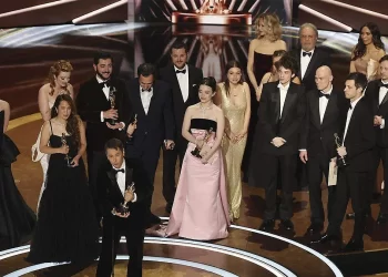 Anora sorprende y se impone en el Oscar