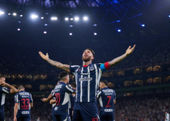 Sergio Ramos anota su primer gol en la victoria de Rayados ante Santos Laguna