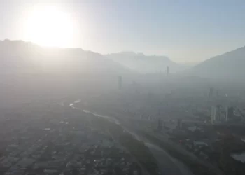 Vientos fuertes y mala calidad del aire en Nuevo León