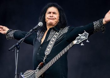 ¡Gene Simmons No Se Rinde!