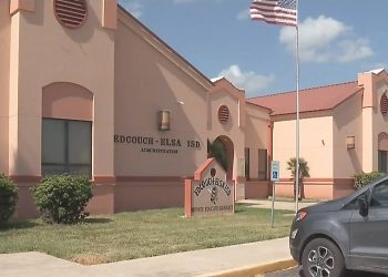 Arrestan a estudiante por amenaza de tiroteo en escuela de Elsa