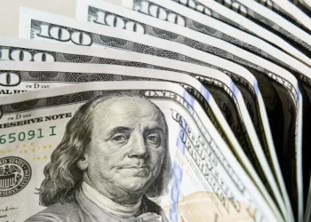 Cae el peso por temor a recesión global