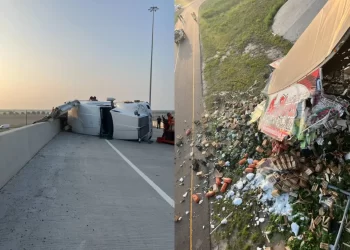 Trailer cae de un paso elevado en Peñitas