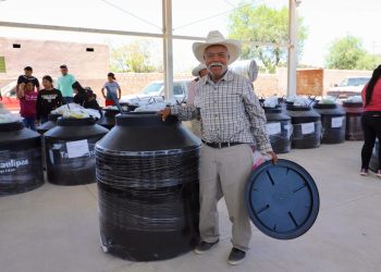 Entrega SEBIEN apoyos para Bustamante