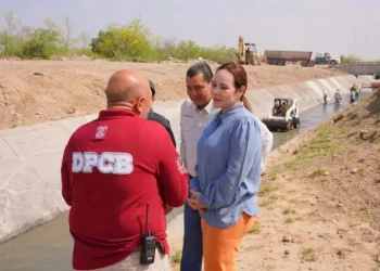 Supervisa Carmen Lilia Canturosas Villarreal limpieza de arroyos en Nuevo Laredo