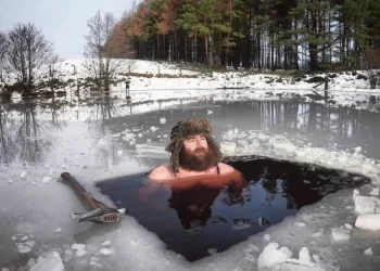 Nadar en agua fría puede prevenir el envejecimiento celular