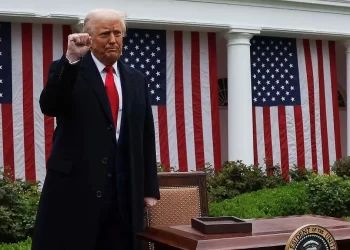 Trump excluye a México del arancel global de 10%