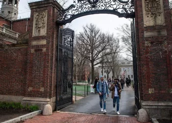 Harvard es un chiste y no merece fondos federales, asegura Trump