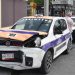 Arbusto provoca choque entre taxi y camioneta