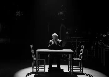 Bono mira al pasado para impulsar el futuro