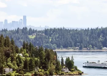 Tres desaparecidos tras hundimiento de bote cerca de Seattle