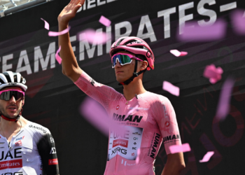 ¡Ya denle la copa! Isaac del Toro saca más ventaja y casi asegura el Giro de Italia