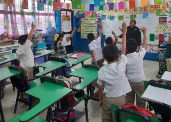 Reciben estudiantes de Reynosa visita y orientación de la Guardia Estatal de Género