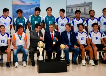 Felicita Américo Villarreal a Correcaminos Premier por poner en alto a Tamaulipas y a la UAT